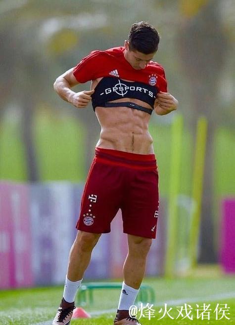 莱万因腘绳肌不适缺席训练,无缘本轮国王杯 莱万因腘绳肌不适缺席训练,无缘本轮国王杯